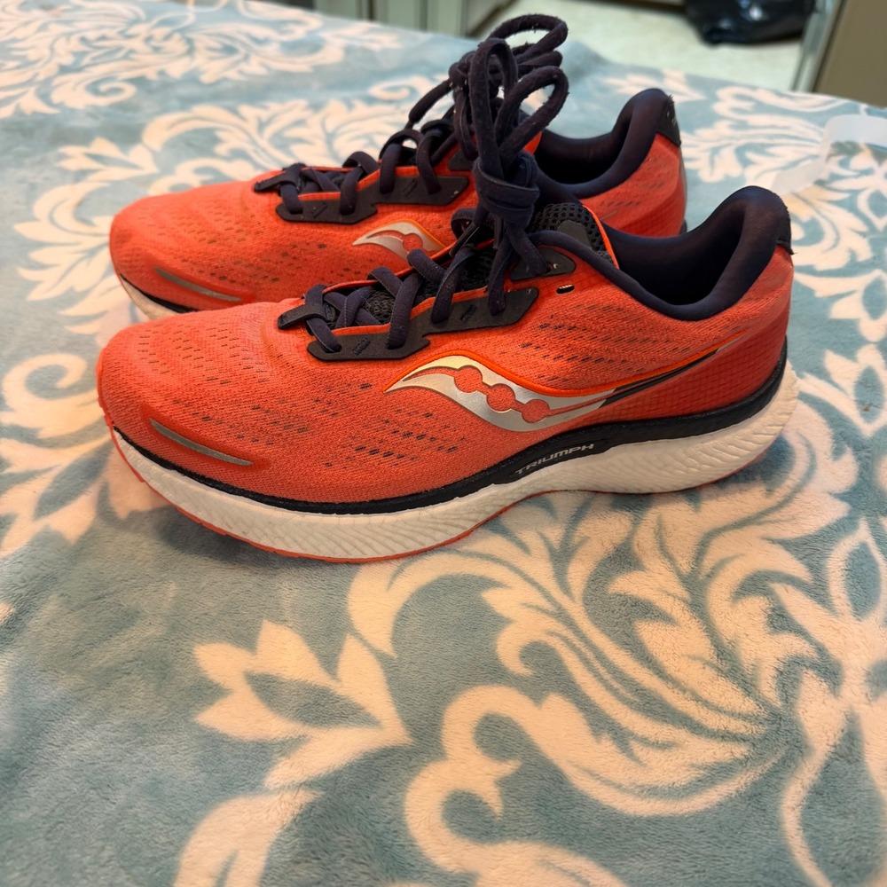 Saucony Triumph 19 Womens Running Shoes Coral Navy Blue S10678-16‎ Size 10